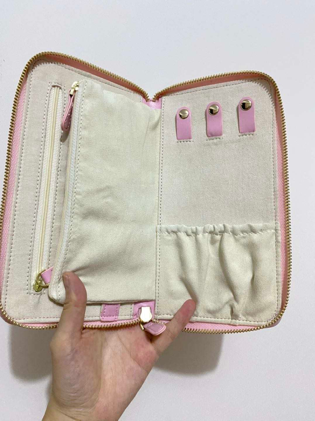 Travel jewelry case