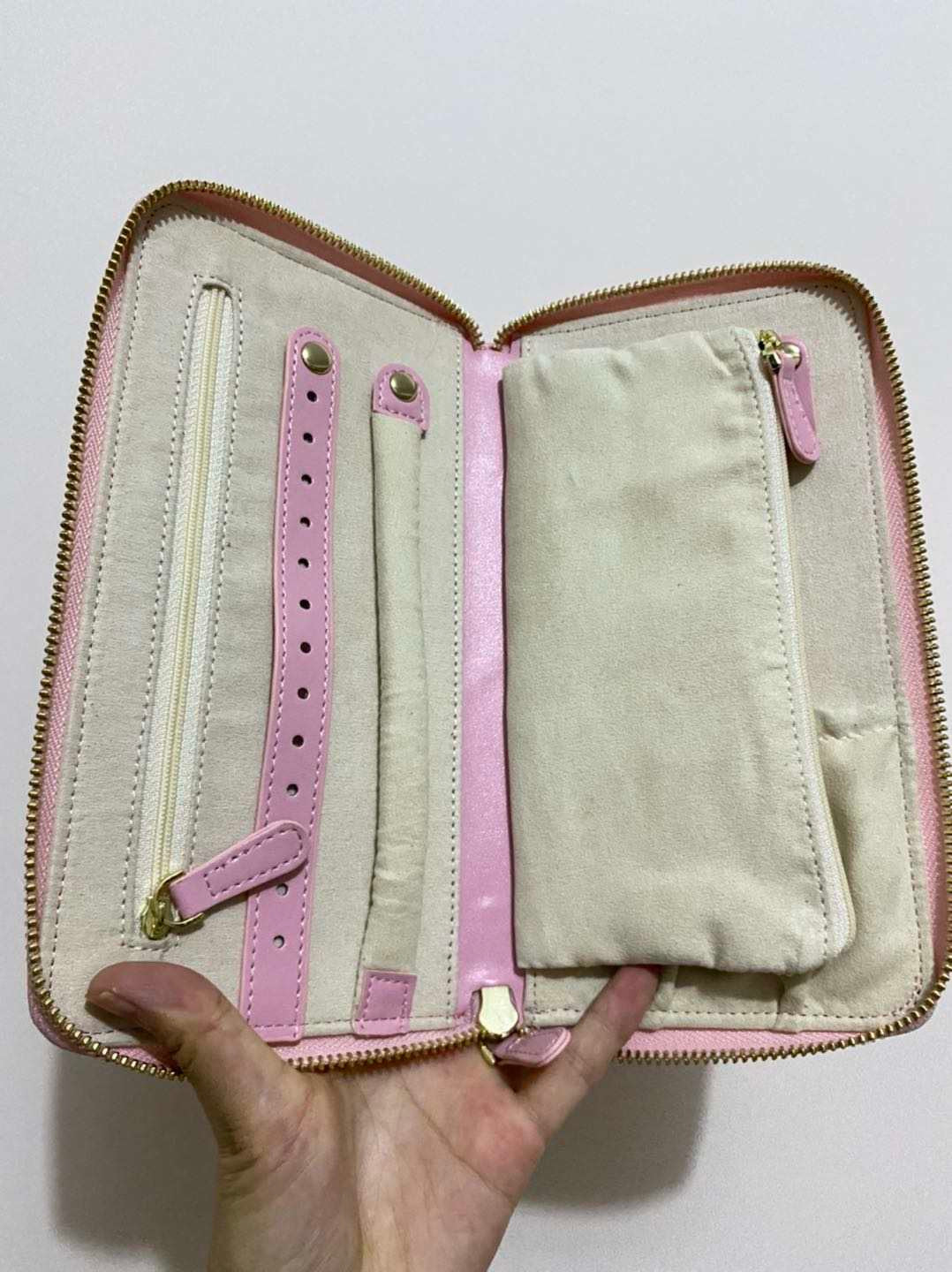 Travel jewelry case
